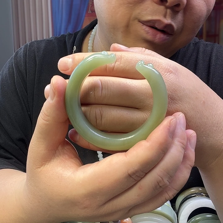 和田玉未镶嵌手镯猫爪手镯寓意抓财