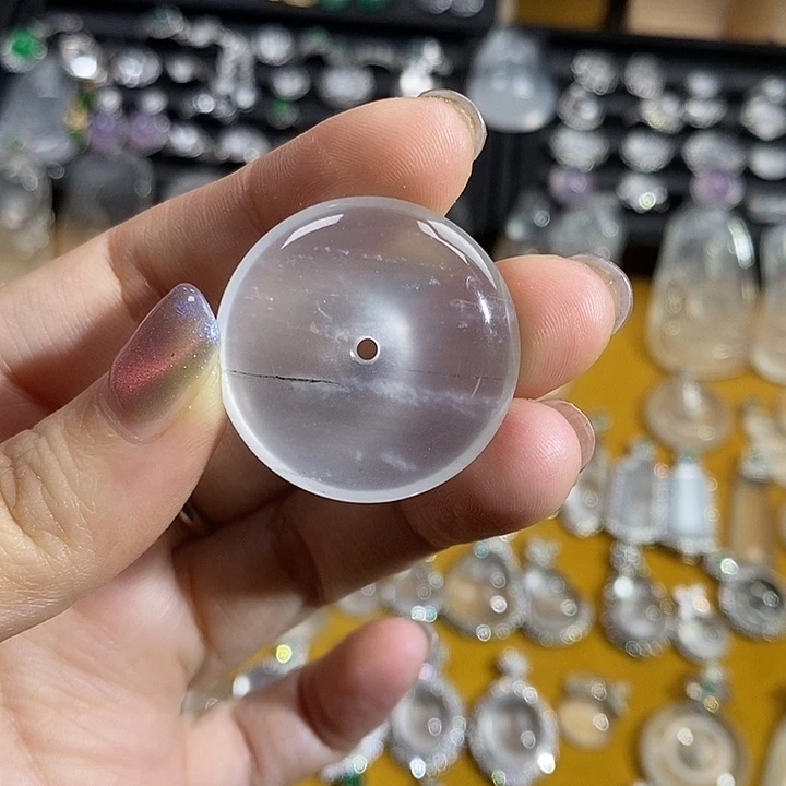 石英质玉未镶嵌颈饰
