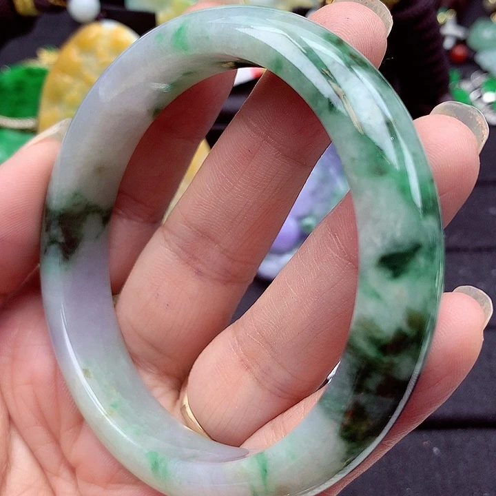 翡翠手镯未镶嵌翡翠