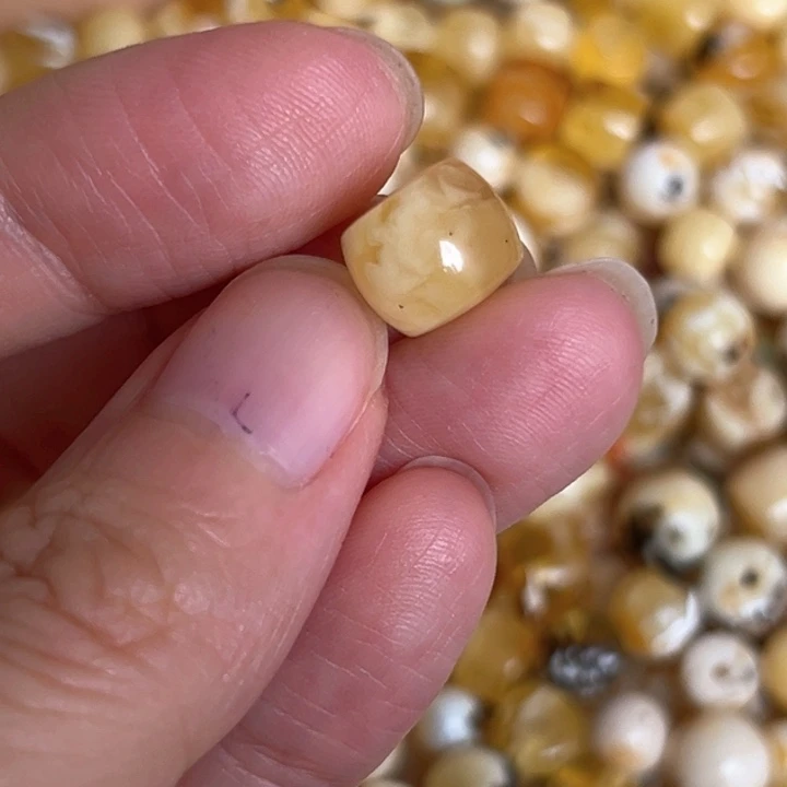 未镶嵌蜜蜡裸石9.9mm一个