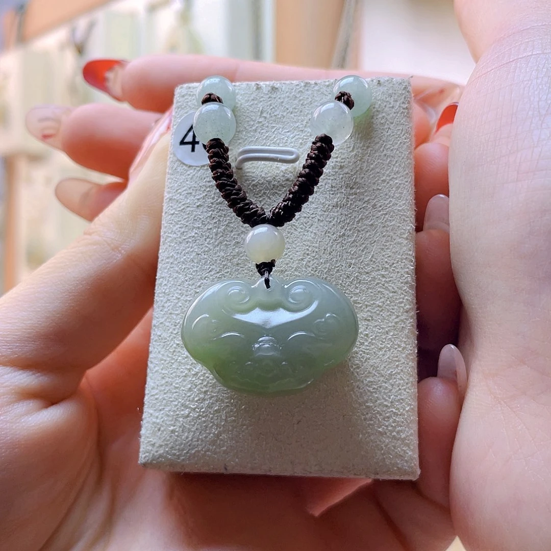 和田玉吊坠(赠链)未镶嵌小*