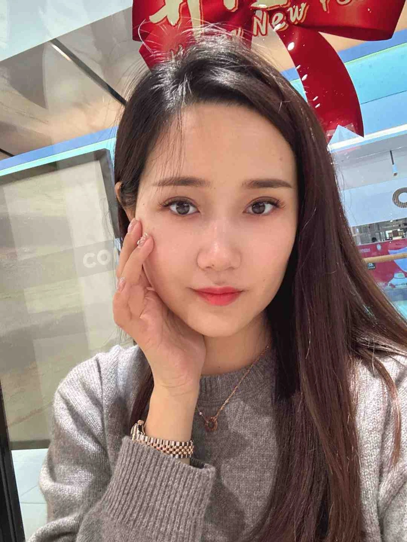 晓宇高端服饰-2025年秋冬季新款设计师时尚潮流气质服饰水貂外套
