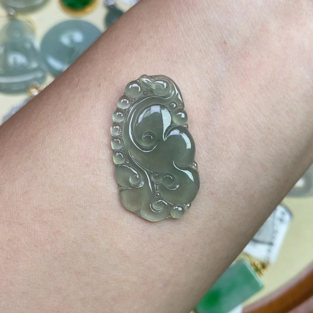 翡翠未镶嵌颈饰如意龙