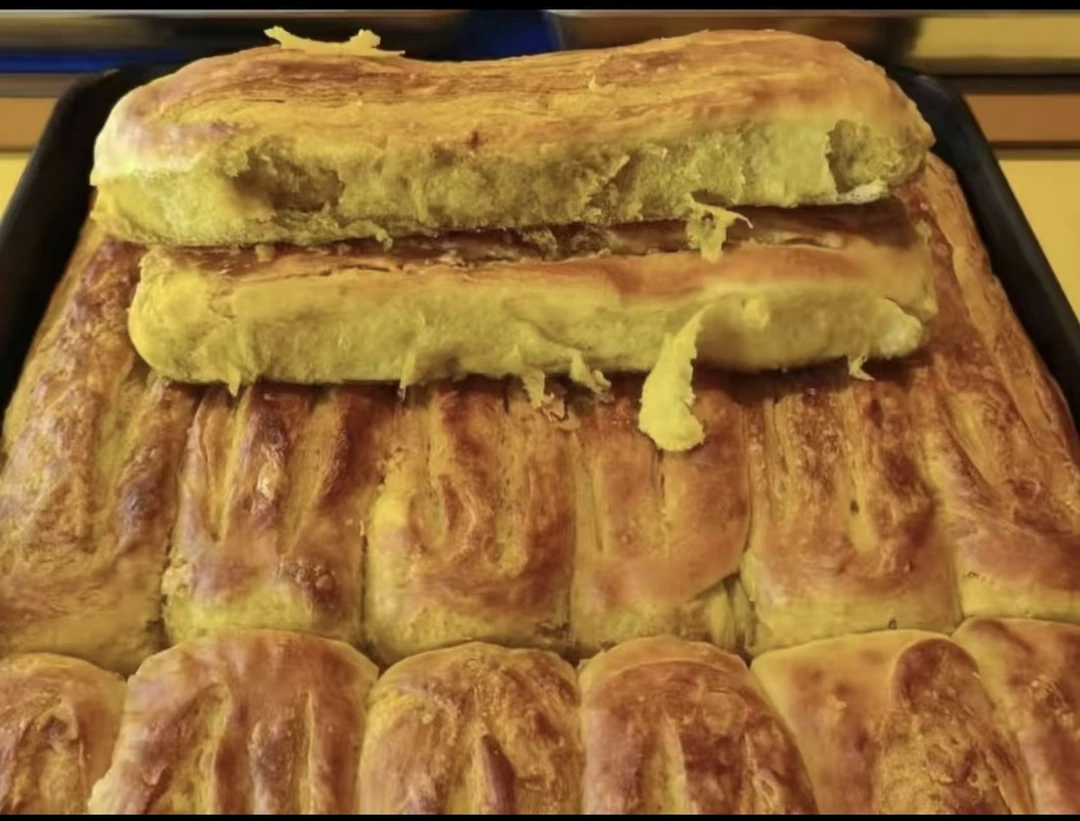 甘肃特色清真牛舌饼香豆子玫瑰美食特产油酥多种口辣子馍