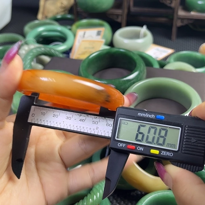 未镶嵌手镯石英质玉