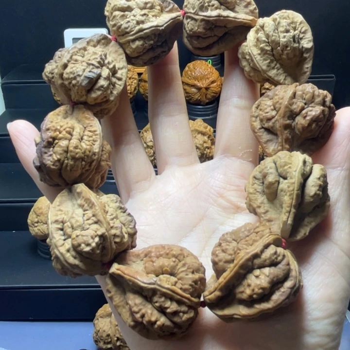 文玩核桃吊坠四棱金蝉塔手持