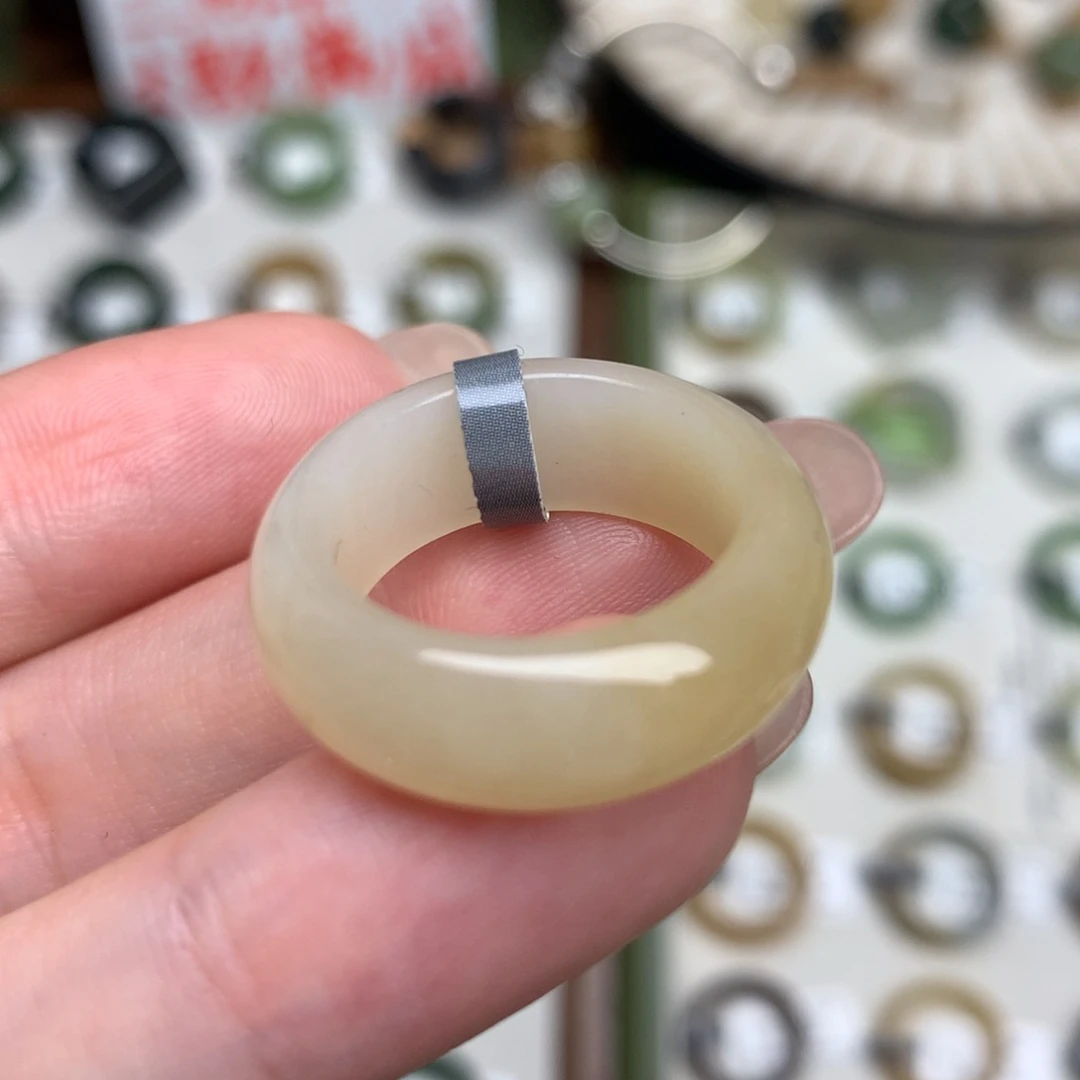 未镶嵌戒指和田玉