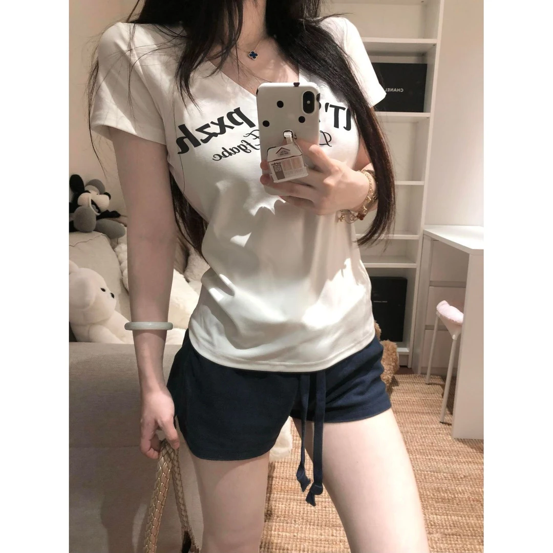 美式辣妹白色V领短款t恤女夏季爆款设计感修身显瘦百搭韩版上衣潮