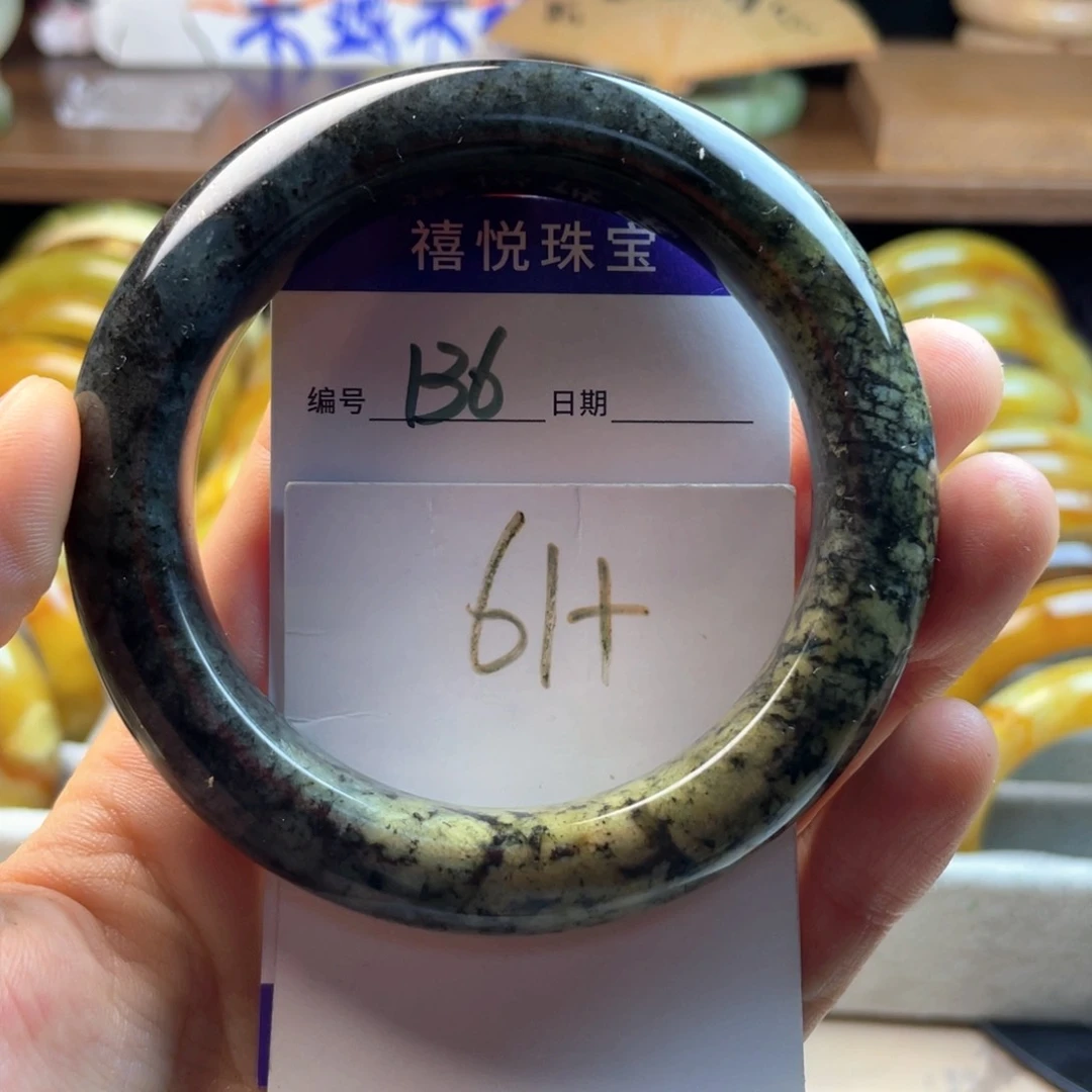 蛇纹石玉未镶嵌手镯天**贝