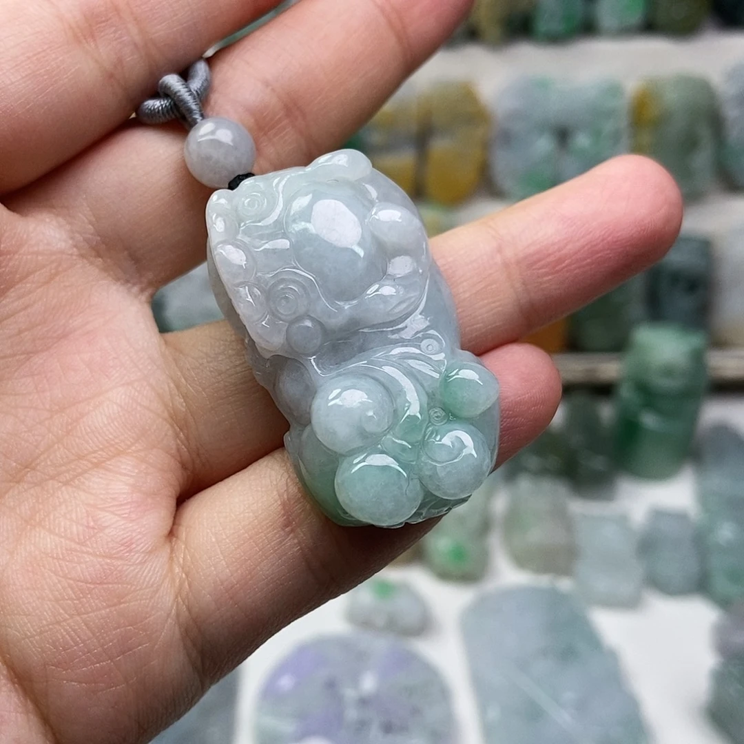 翡翠未镶嵌吊坠(赠链)