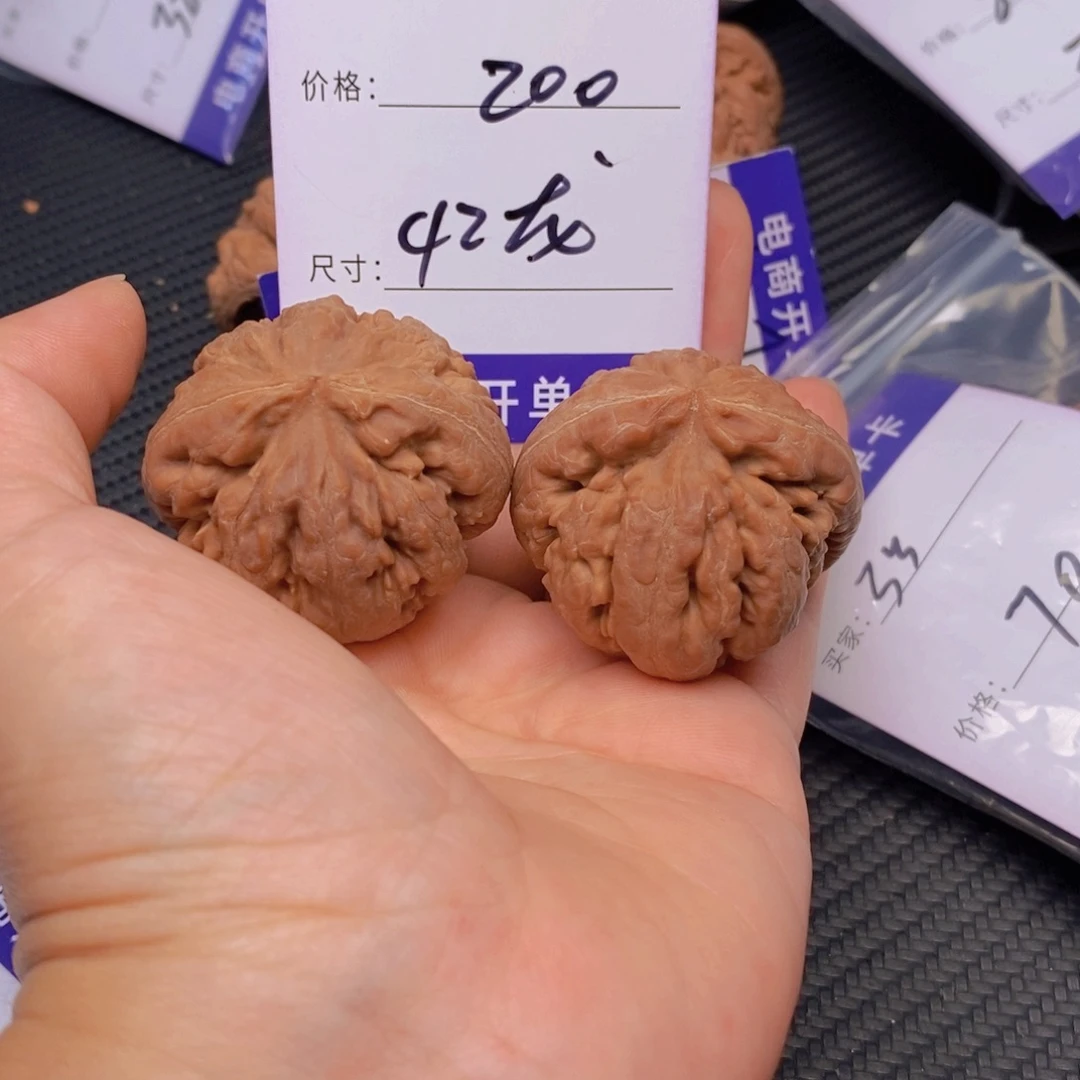 壹***肉文玩核桃霸王龙核桃