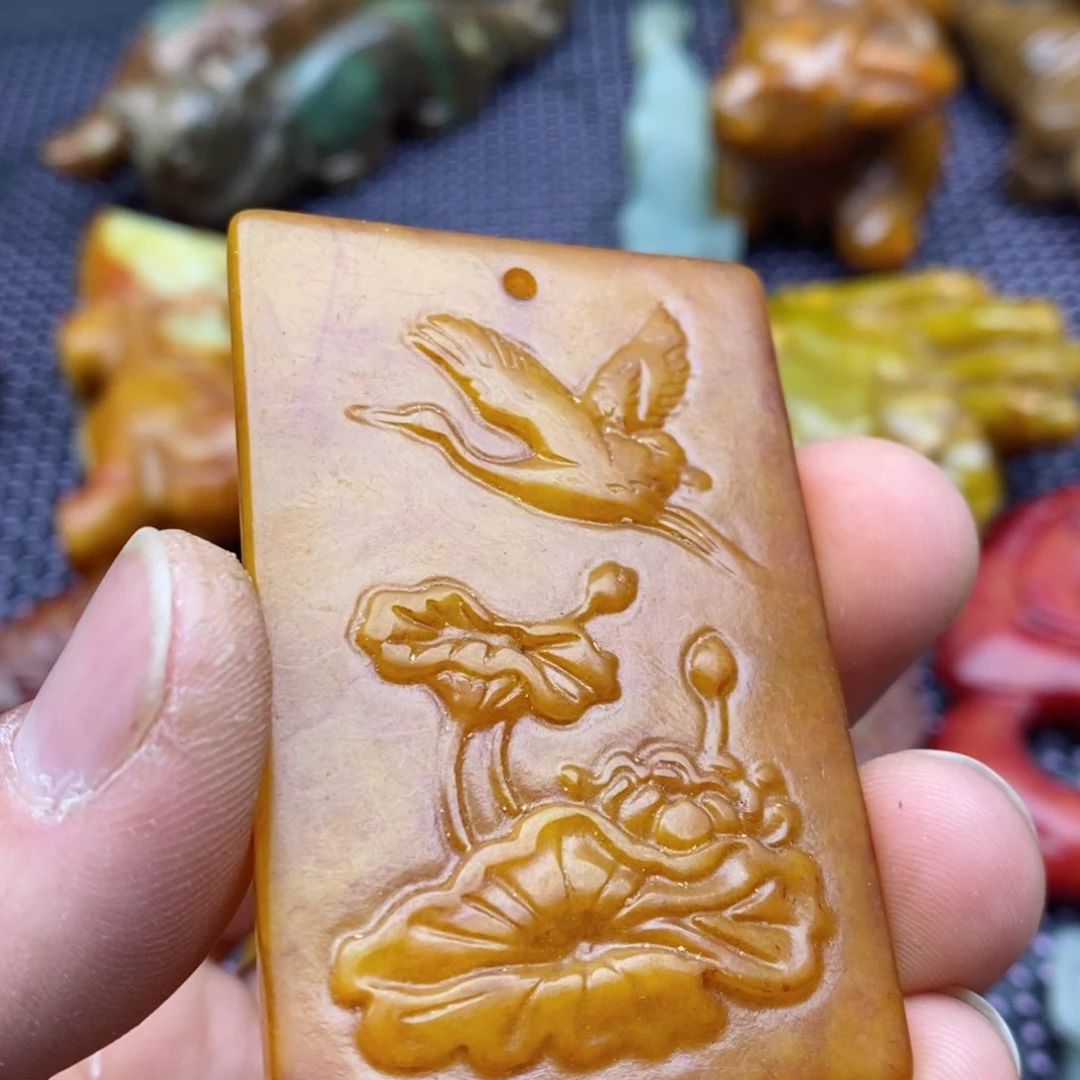 蛇纹石玉颈饰未镶嵌