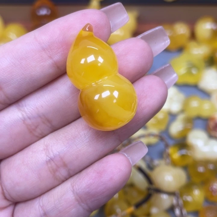 哪***啦琥珀未镶嵌珠宝奇石