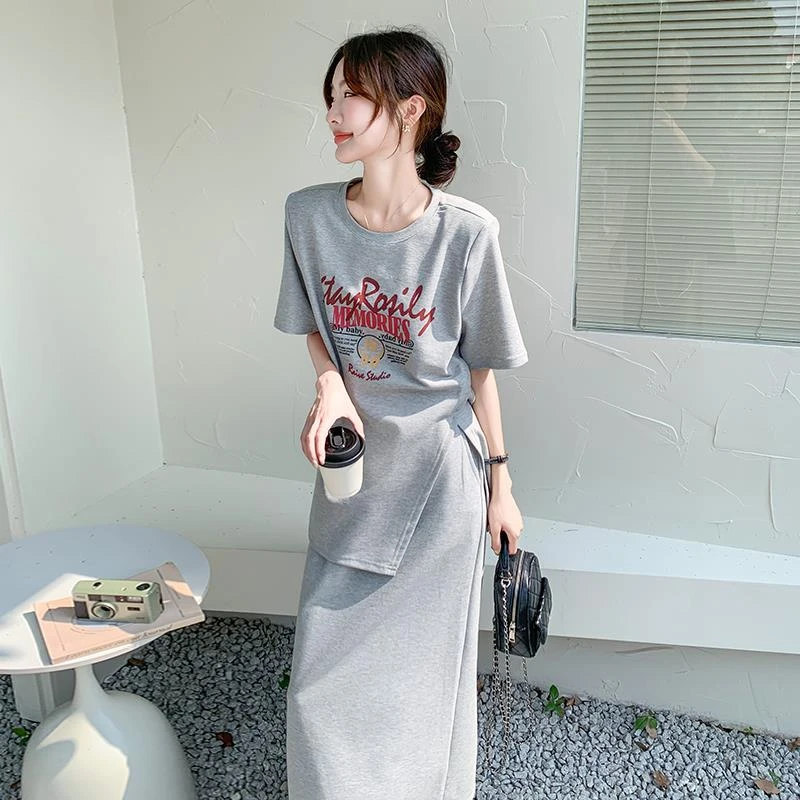 超火松弛感穿搭灰色卫衣套装女春夏2025新款盐系高级半身裙两件套