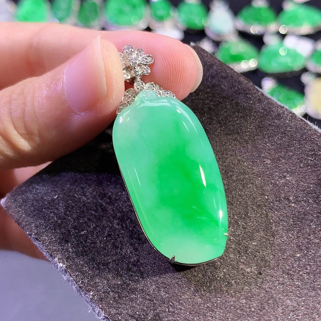 翡翠18K金镶嵌吊坠(赠链)