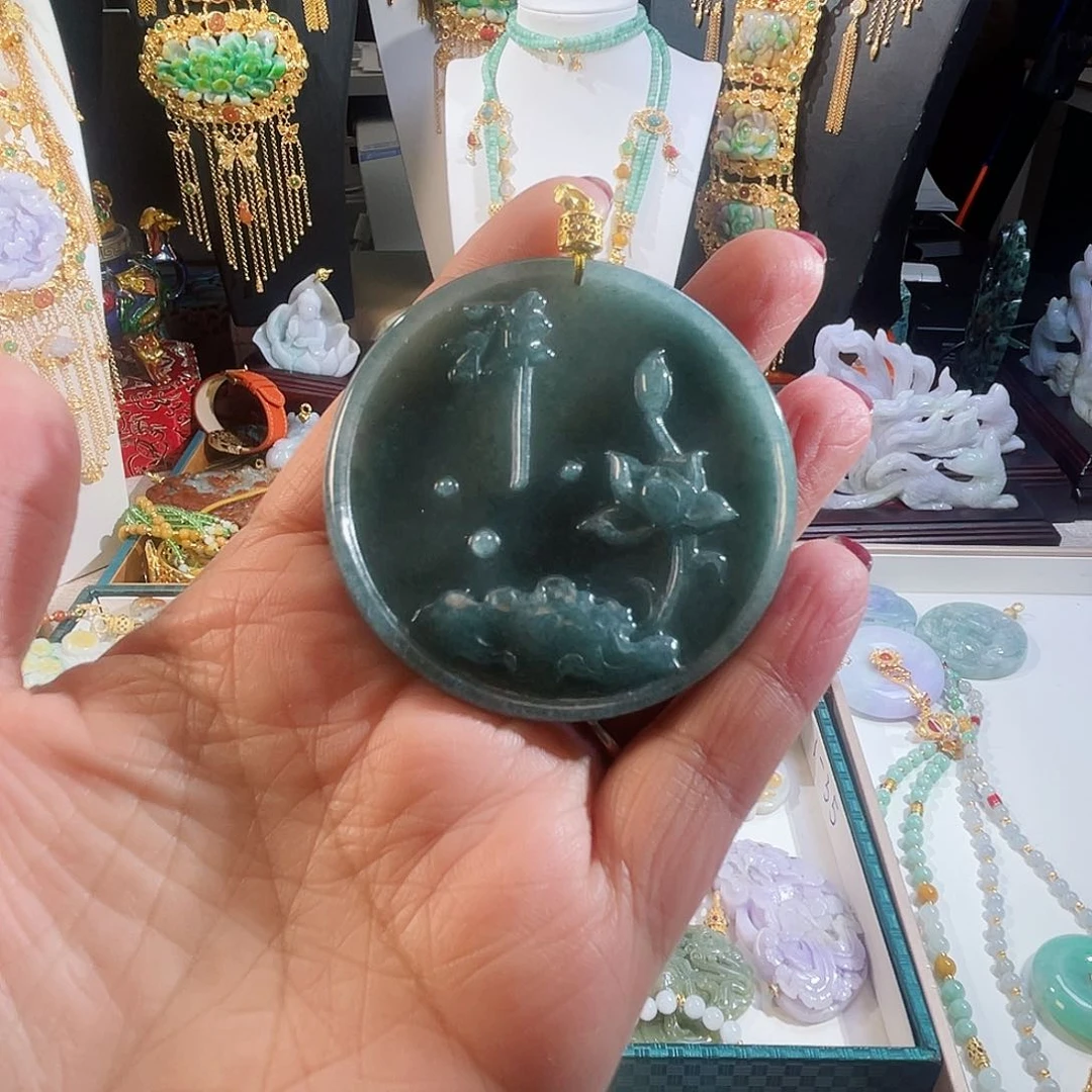 翡翠颈饰未镶嵌翡翠蓝水大圆牌