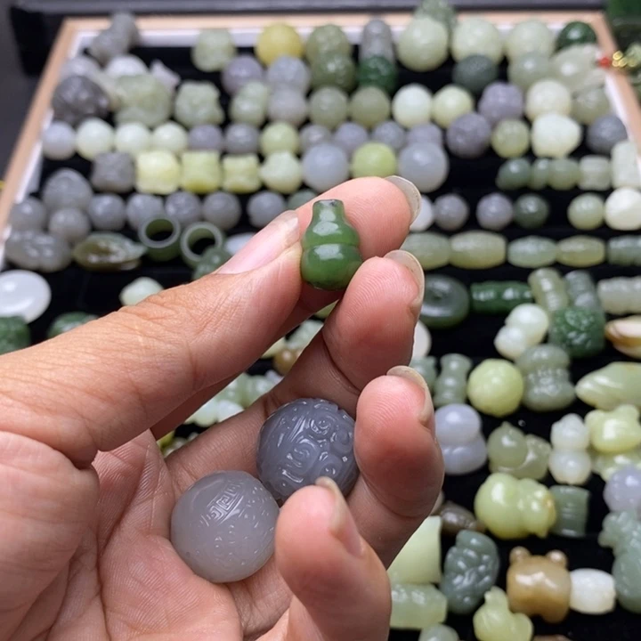 喜***楽颈饰未镶嵌和田玉