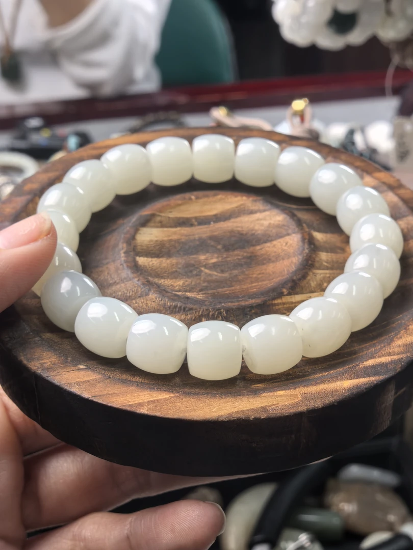 新疆料和田玉直切手串10mm白玉手串