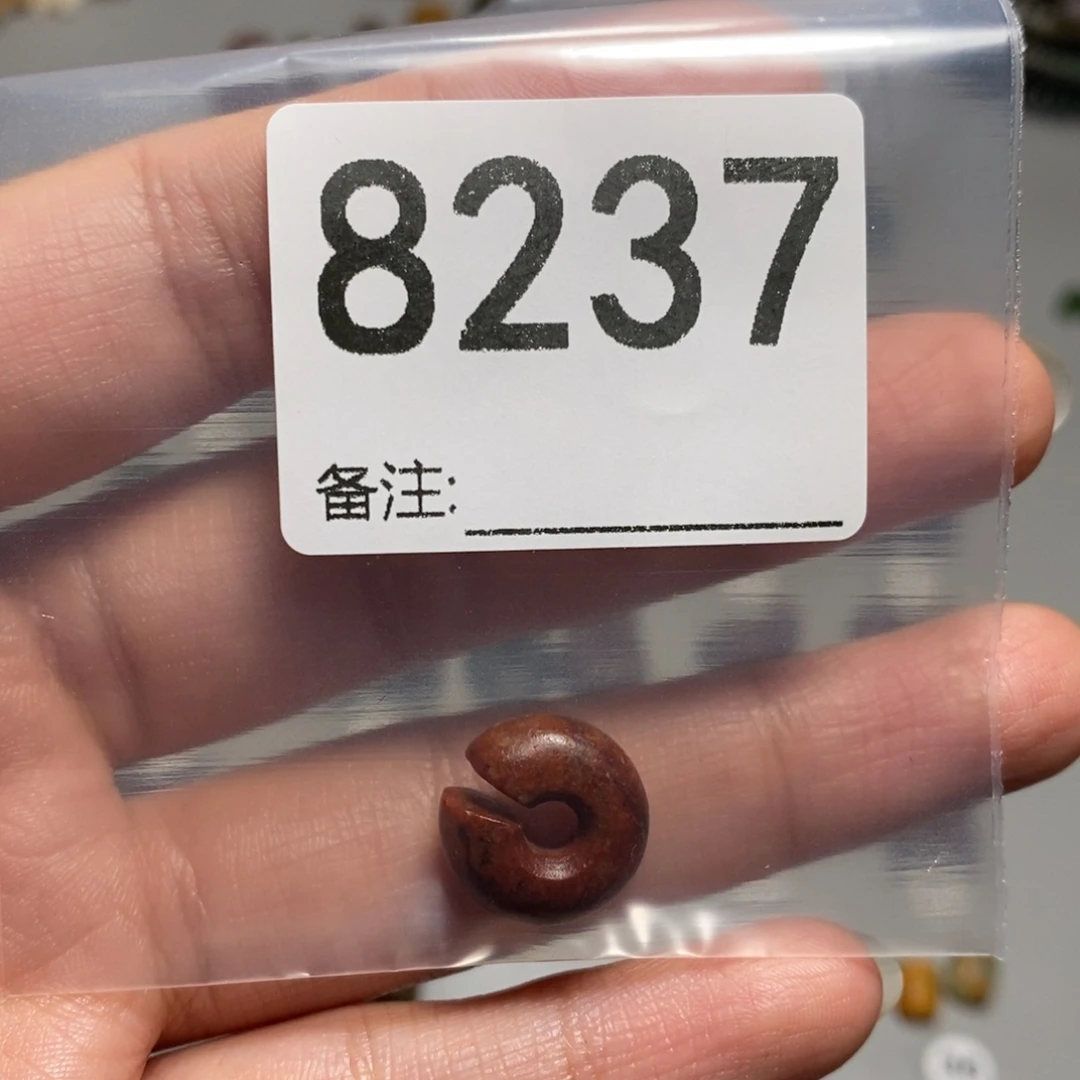 颈饰未镶嵌透闪石质玉半*心