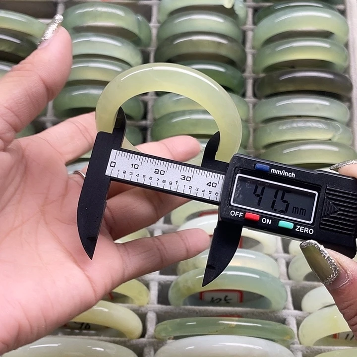 蛇纹石玉未镶嵌手镯100