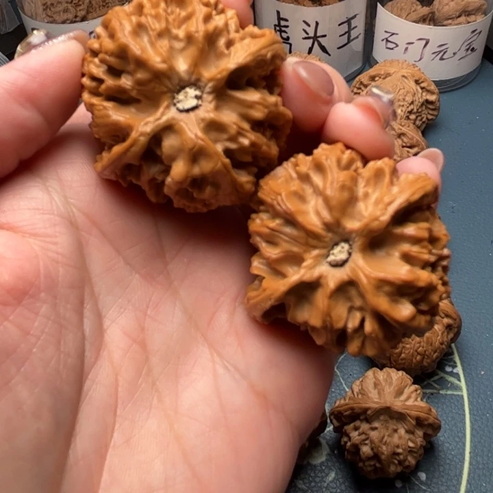 文玩核桃把件?****42全品苹果园