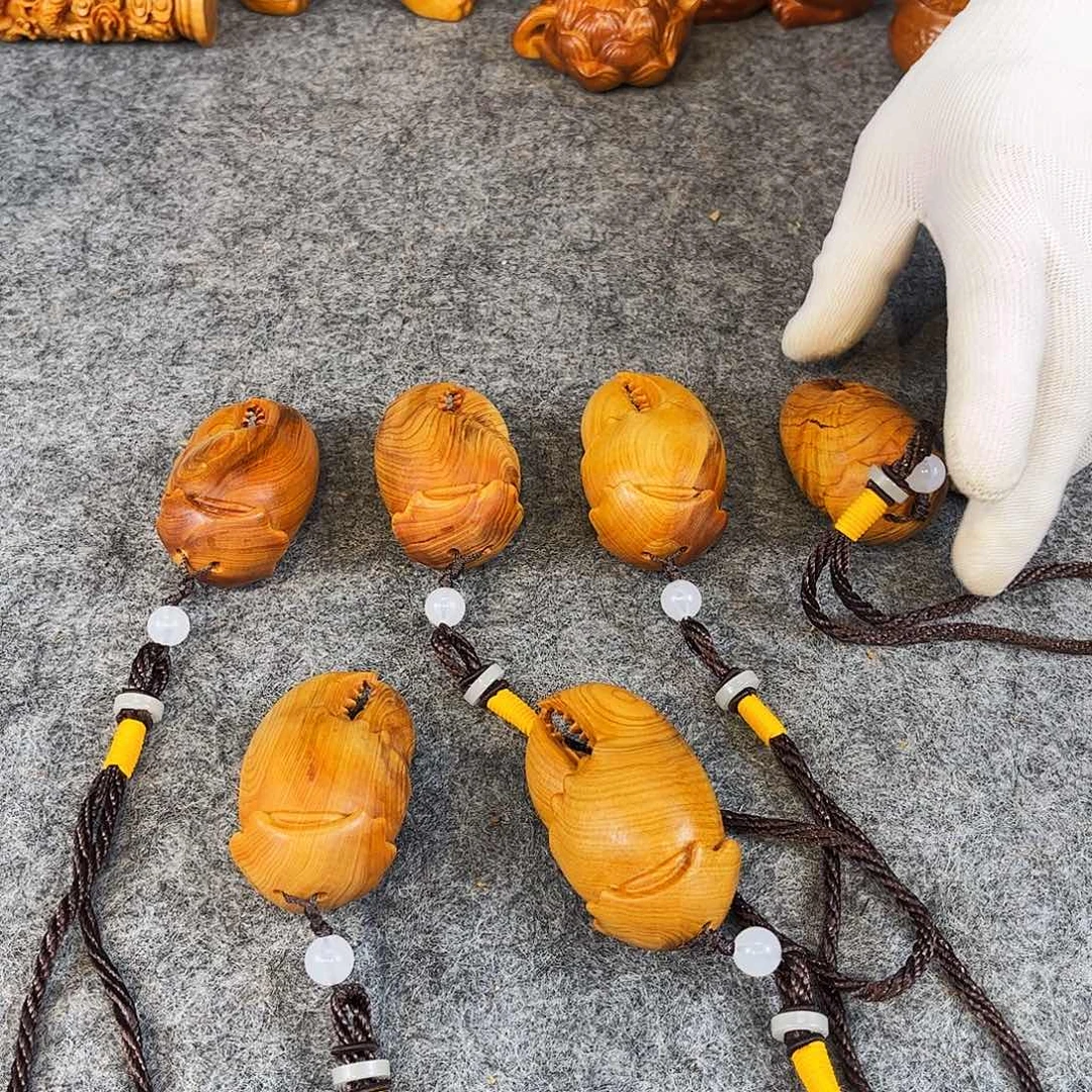 柏木（崖柏）精品把件手上有权又有钱