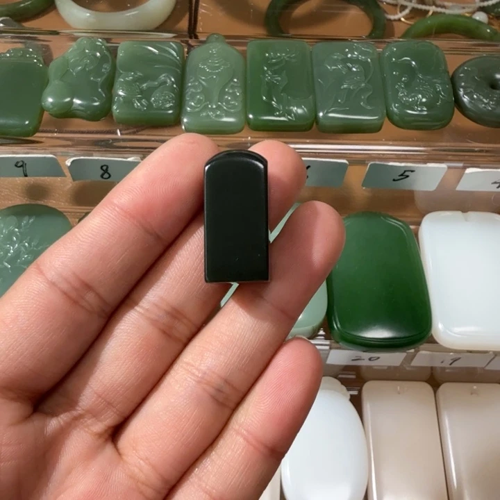南红玛瑙未镶嵌颈饰清*新疆塔青印章
