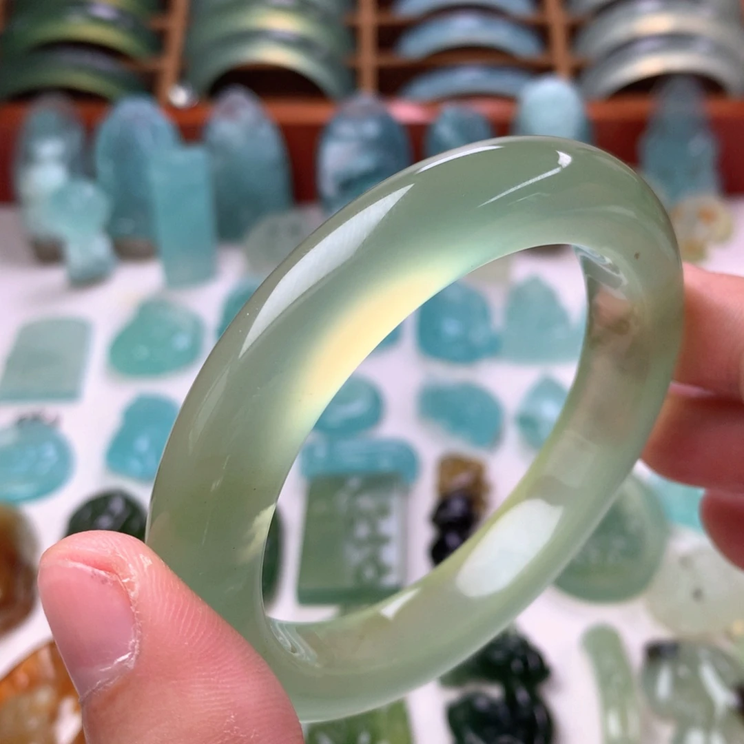 蛇纹石玉未镶嵌手镯