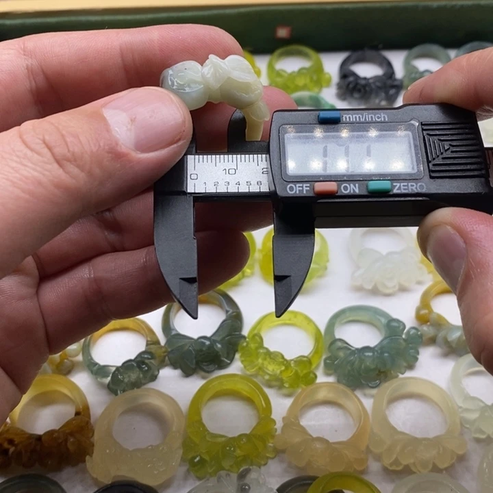 蛇纹石玉合金颈饰