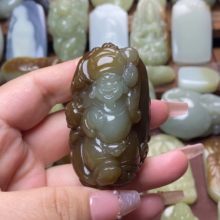 和田玉未镶嵌把件