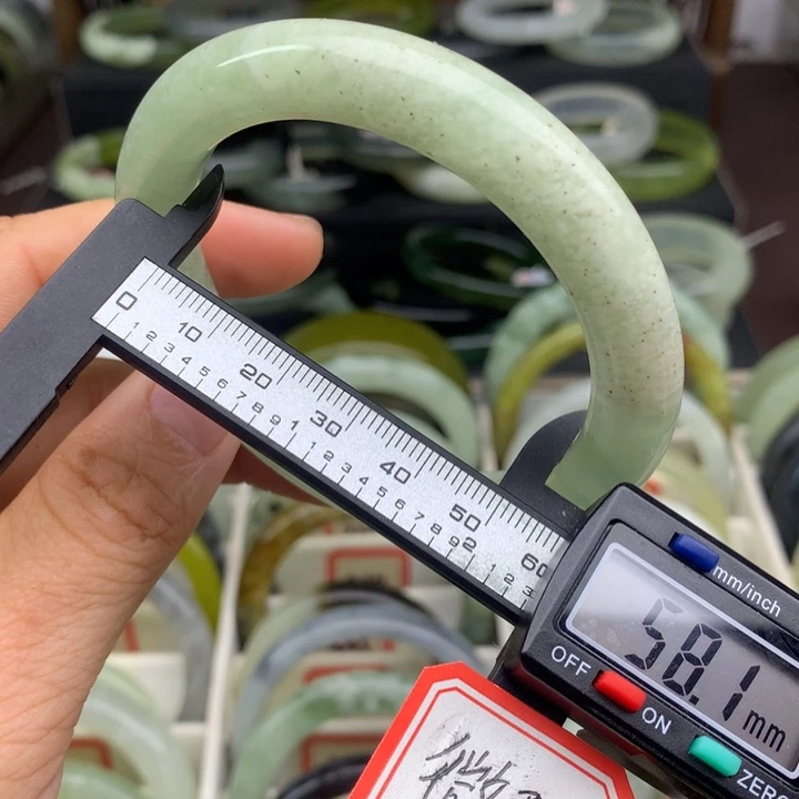蛇纹石玉未镶嵌手镯322