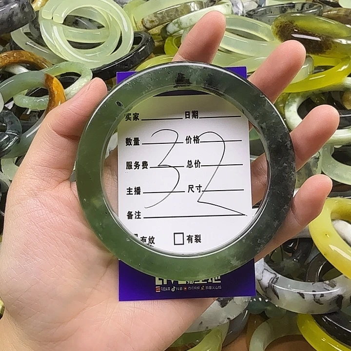 伊***人蛇纹石玉未镶嵌手镯