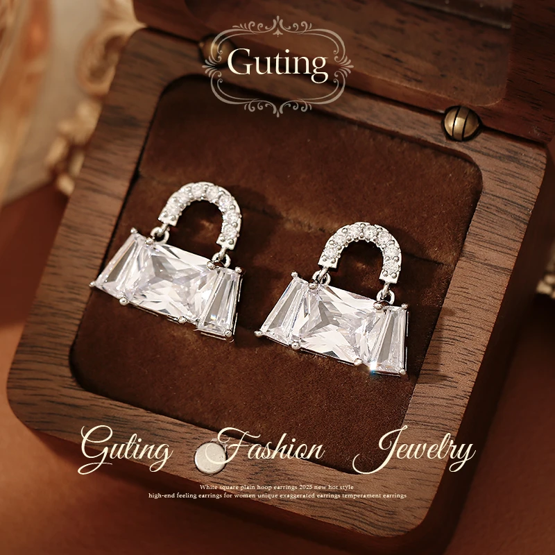 铜合金合成锆石耳饰 22196银色包包耳钉女耳饰高级感轻奢百搭耳环