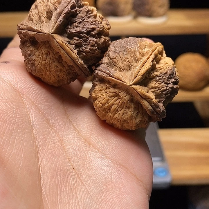 吊坠文玩核桃荔枝纹三棱36
