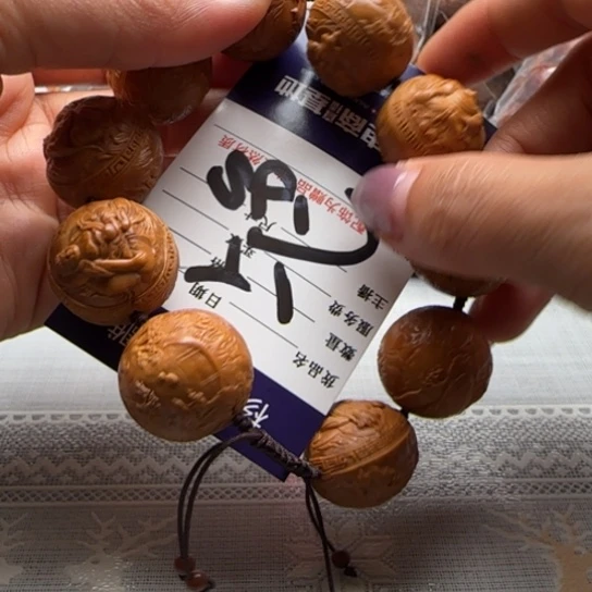 橄榄核手串雕刻工艺