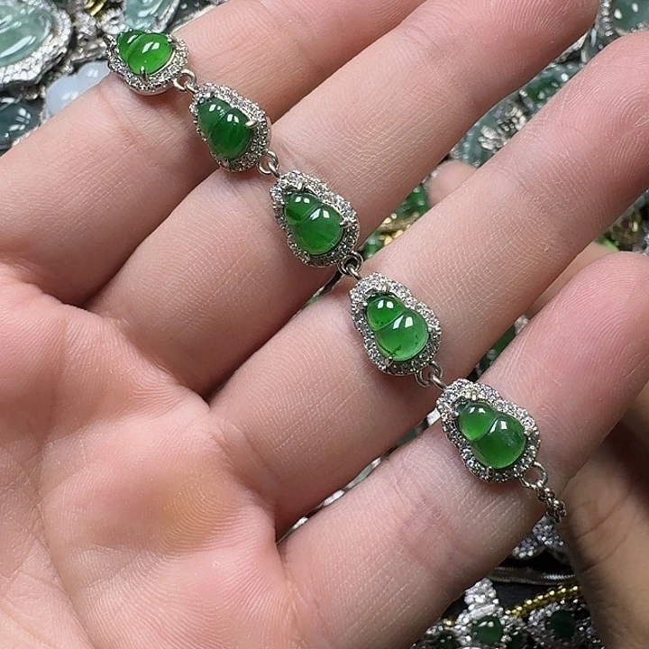 翡翠未镶嵌颈饰天然A货翡翠放漏