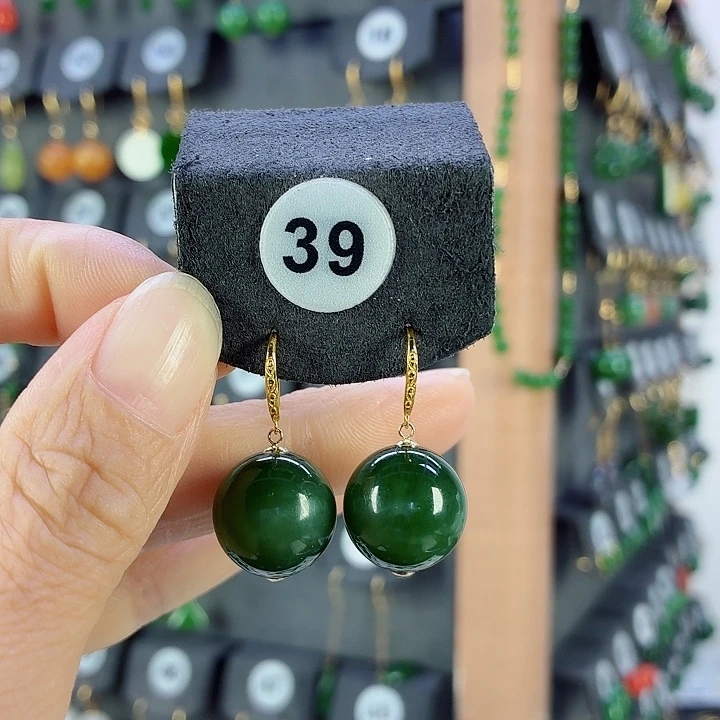 和田玉18K金镶嵌耳饰