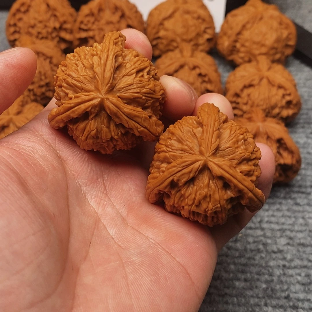 文玩核桃吊坠天****司精工修复三棱41白奔