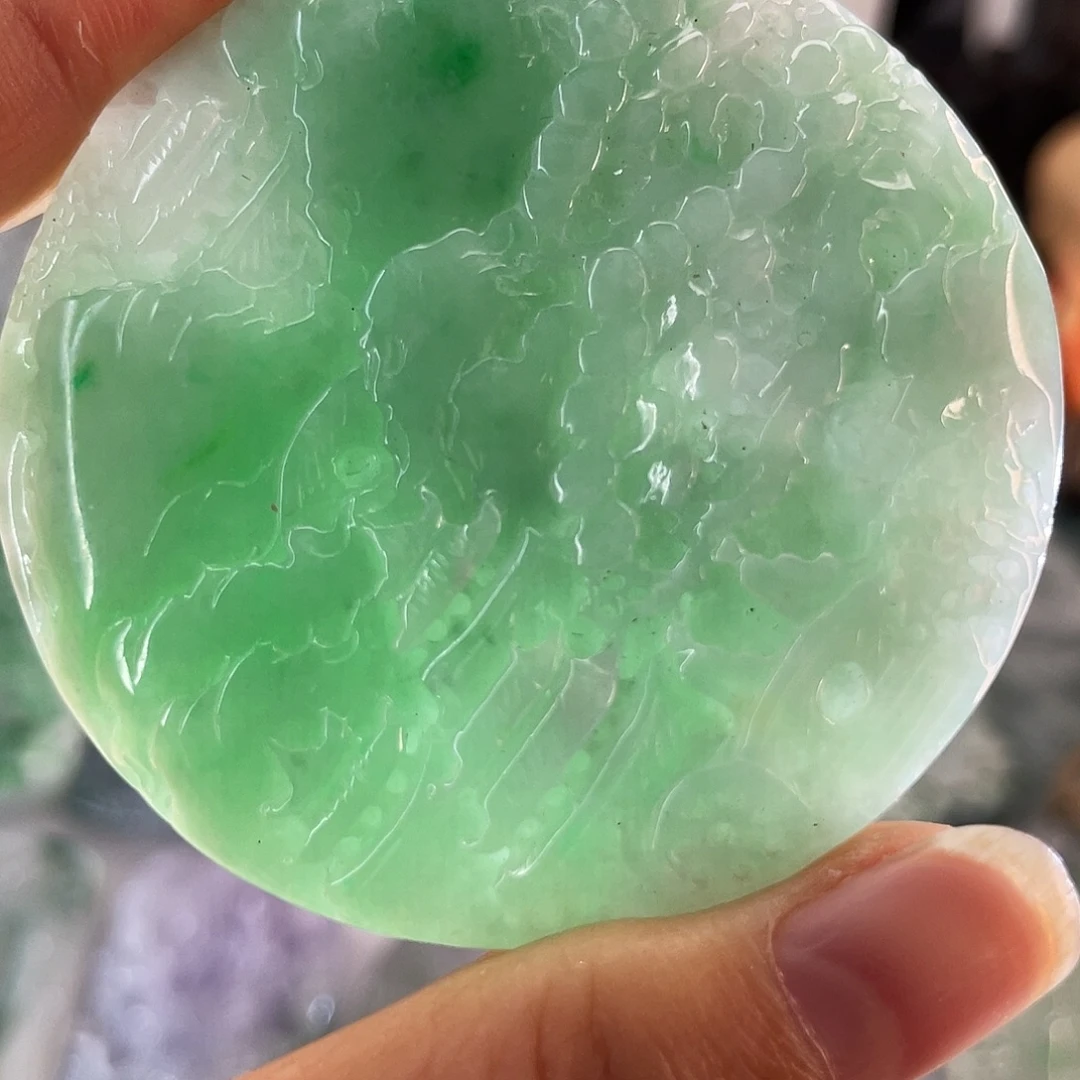 翡翠未镶嵌颈饰山水牌