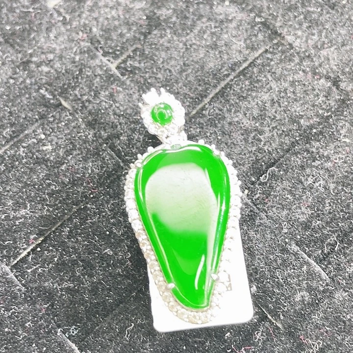 翡翠未镶嵌颈饰78