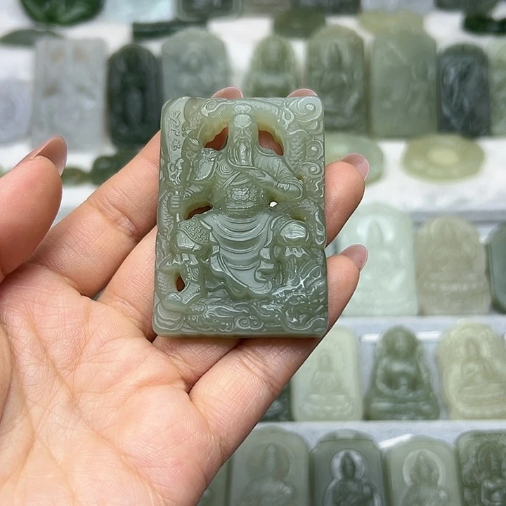 和田玉颈饰未镶嵌红***?