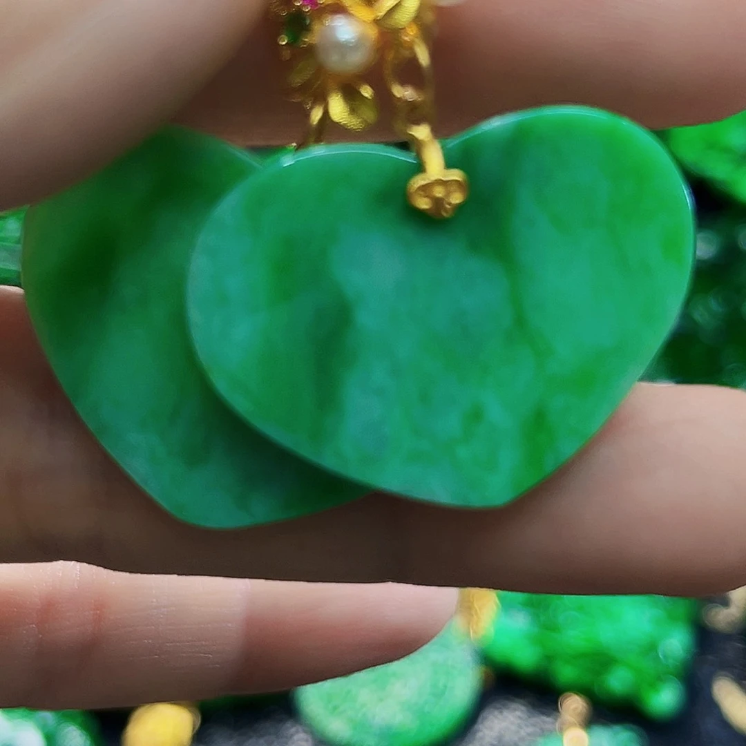 颈饰未镶嵌翡翠多样性