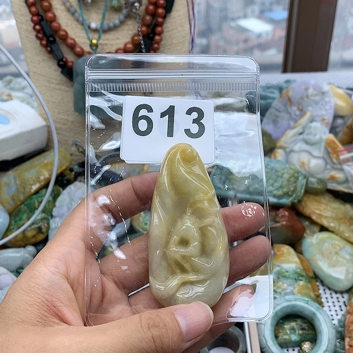 翡翠未镶嵌颈饰一**华翡翠