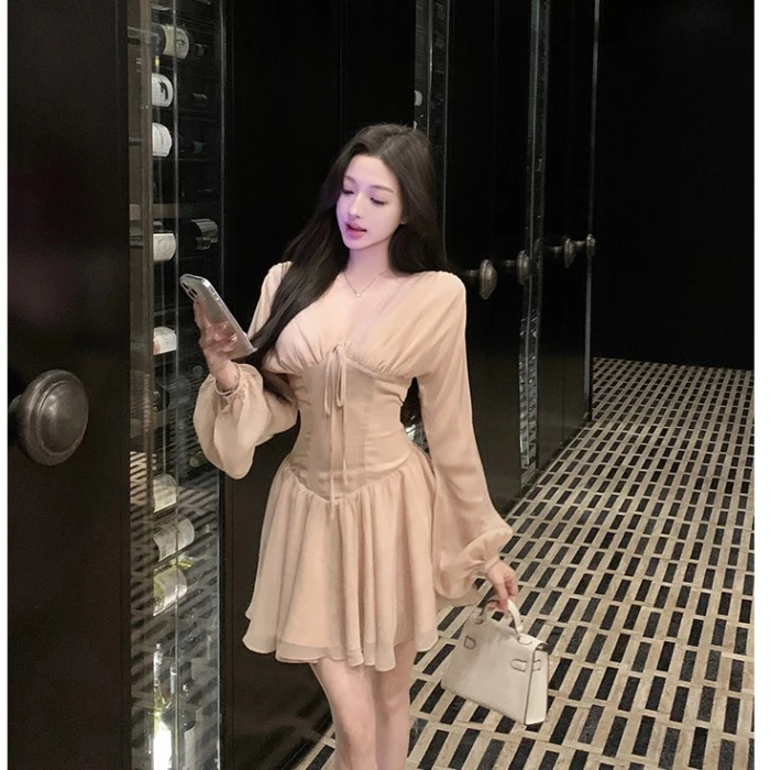 法式气质绑带v领长袖连衣裙女夏季修身收腰短裤超好看显瘦a字裙子