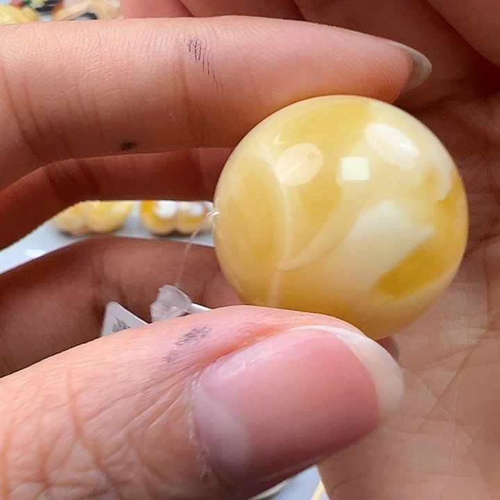 ****蜜蜡未镶嵌珠宝奇石