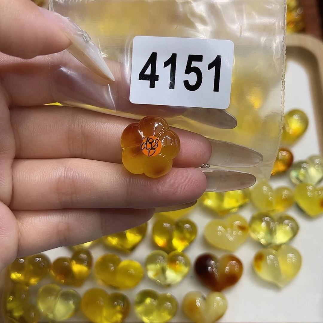 狗****琥珀未镶嵌珠宝奇石