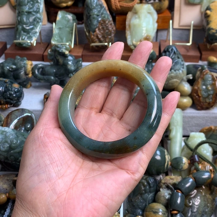蛇纹石玉手把件未镶嵌沙**鹰