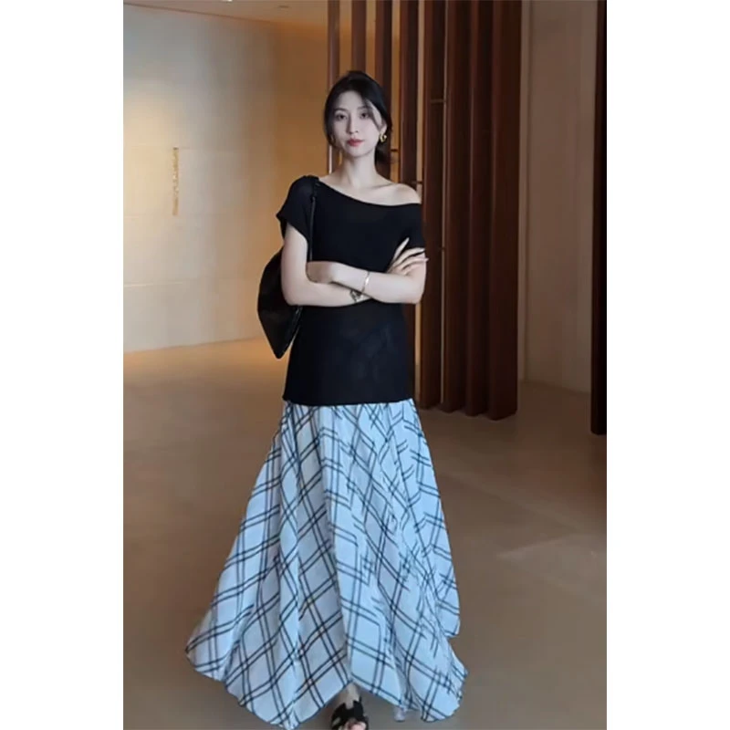 2025夏季修身显瘦穿搭设计感高级斜肩上衣时尚格纹收腰A字半身裙