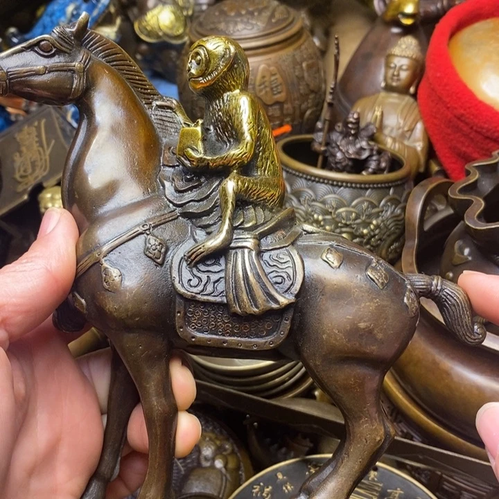 铜器摆件做工精良