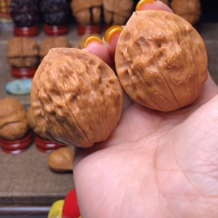 文玩核桃把件68号新核39尺云纹桃心